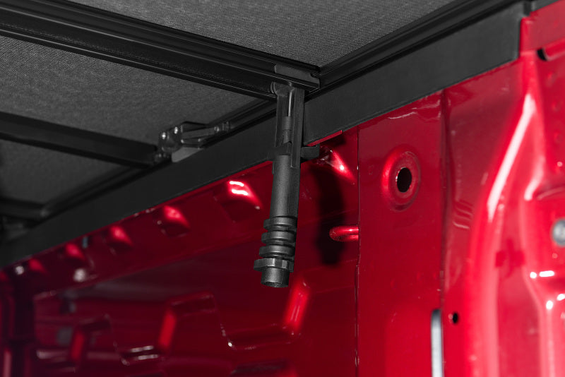 Lund 2019 Chevrolet Silverado 1500 (5.5ft. Bed) Genesis Elite Tri-Fold Tonneau Cover - Black